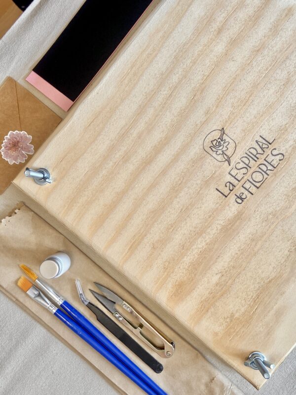 Kit Prensa de Flores | Prensa de madera + materiales y herramientas - Imagen 8